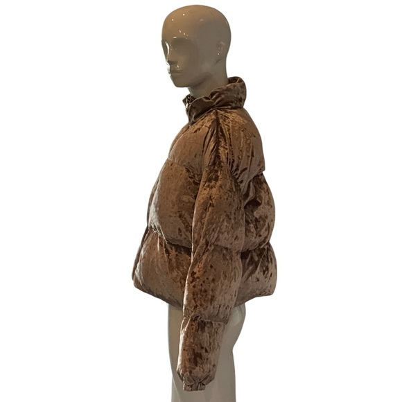 Fabletics Wonder Crush Velour Cropped Puffer Jacket in Teddy Size L - Picture 8 of 15
